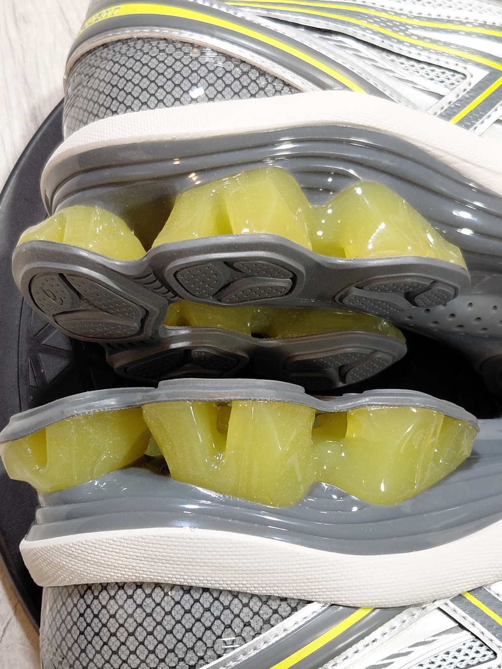 NWT ASICS Men’s GEL KINETIC FLUENT Running Shoes Glacier/ Steel Grey SIZE M10 - Picture 8 of 16